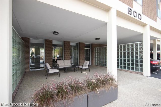 600 W Brown Street 309, Birmingham, MI 48009