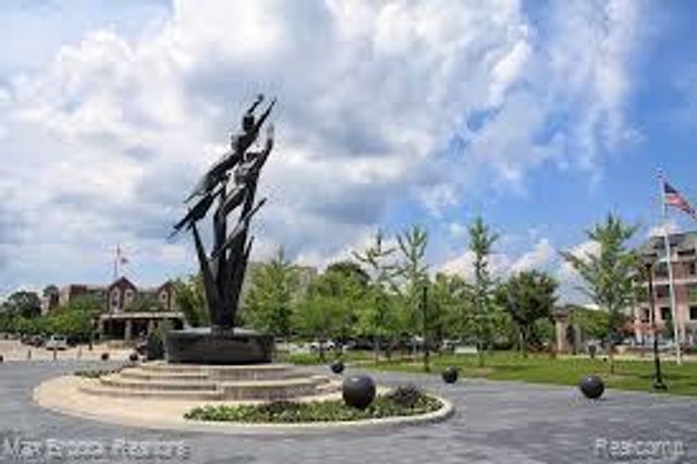 600 W Brown Street 309, Birmingham, MI 48009