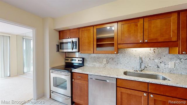 600 W Brown Street 309, Birmingham, MI 48009