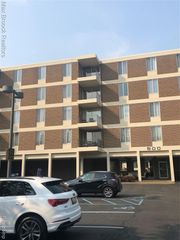 600 W Brown Street 309, Birmingham, MI 48009