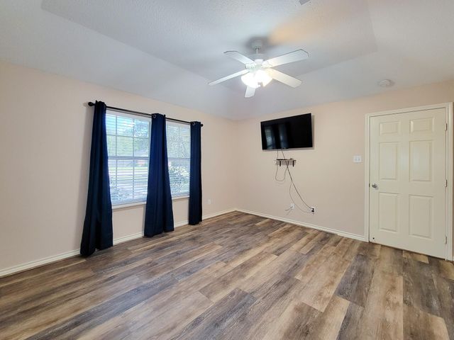 1000 Shell Avenue, Cleveland, TX 77327