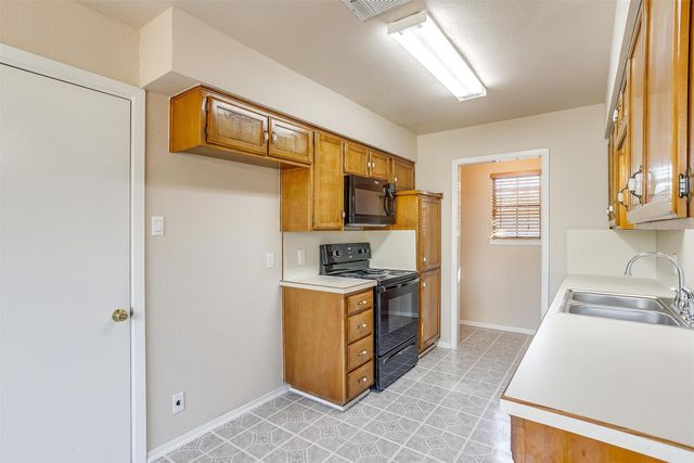 2295 E Renfro Street, Burleson, TX 76028