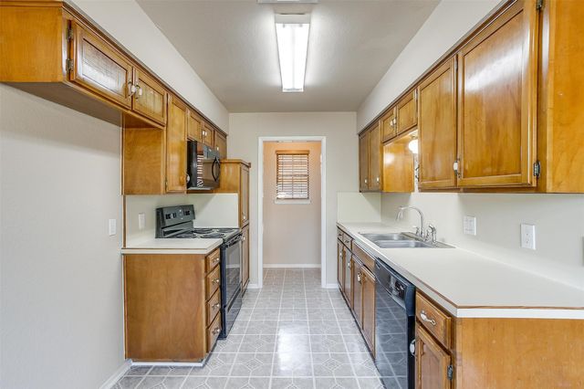 2295 E Renfro Street, Burleson, TX 76028