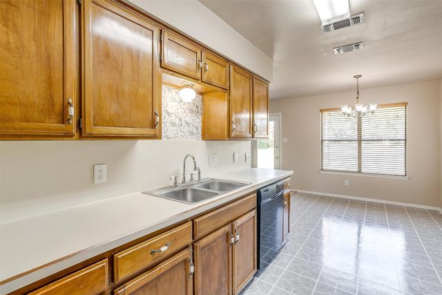 2295 E Renfro Street, Burleson, TX 76028