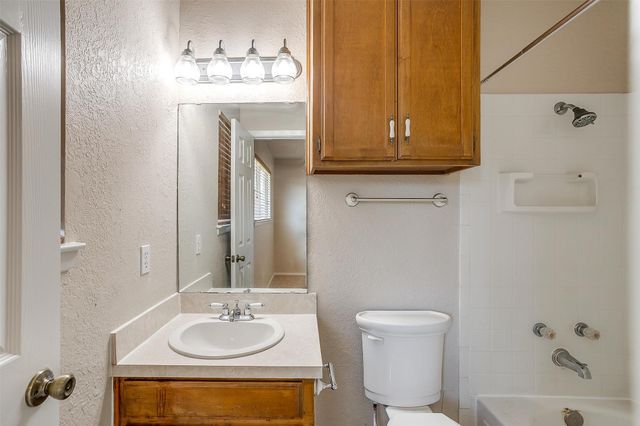 2295 E Renfro Street, Burleson, TX 76028