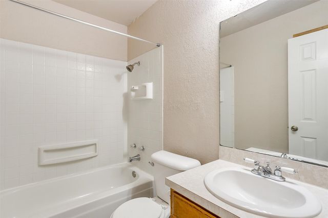 2295 E Renfro Street, Burleson, TX 76028