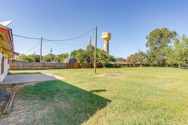 2295 E Renfro Street, Burleson, TX 76028