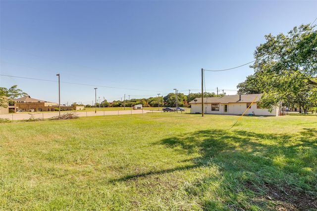 2295 E Renfro Street, Burleson, TX 76028