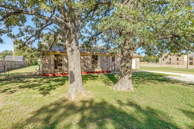 2295 E Renfro Street, Burleson, TX 76028