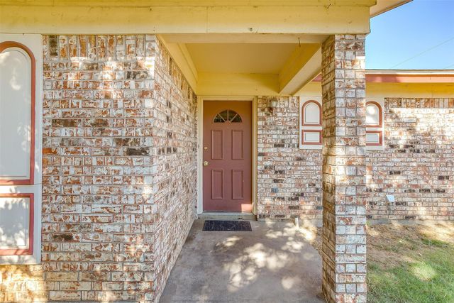 2295 E Renfro Street, Burleson, TX 76028