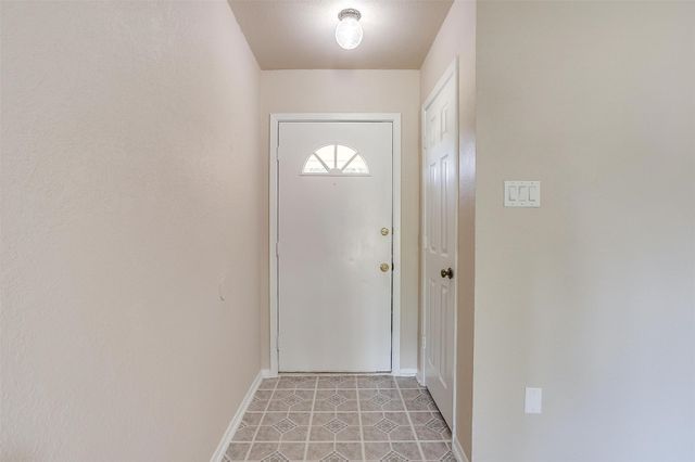 2295 E Renfro Street, Burleson, TX 76028