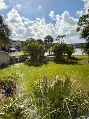 2562 N Garden Drive 206, Lake Worth, FL 33461