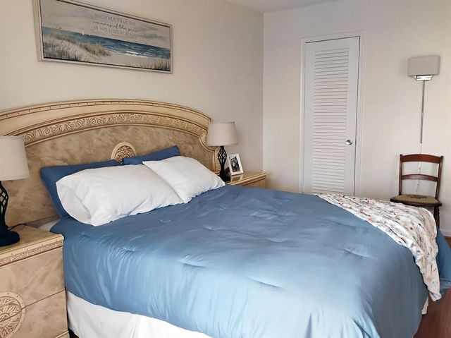 2562 N Garden Drive 206, Lake Worth, FL 33461