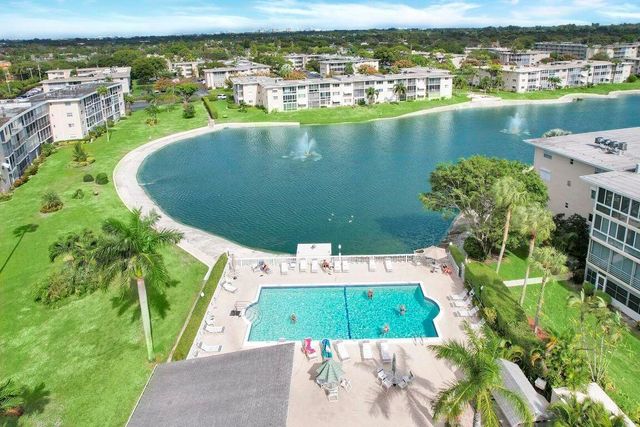 2562 N Garden Drive 206, Lake Worth, FL 33461