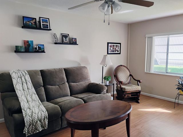 2562 N Garden Drive 206, Lake Worth, FL 33461