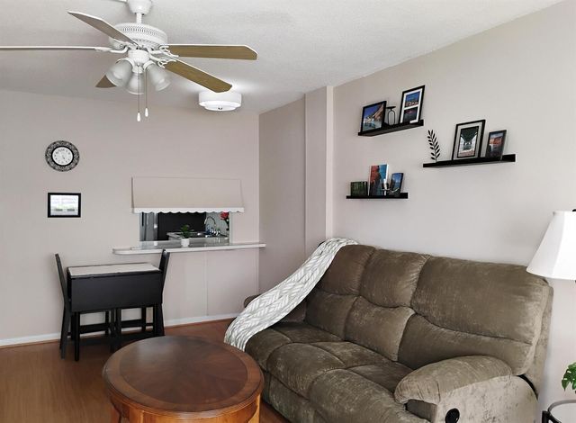 2562 N Garden Drive 206, Lake Worth, FL 33461