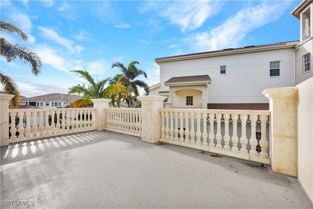 530 Avellino Isles CIR 7-201, Naples, FL 34119