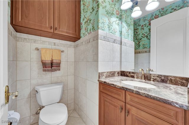 530 Avellino Isles CIR 7-201, Naples, FL 34119