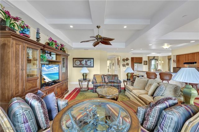 530 Avellino Isles CIR 7-201, Naples, FL 34119