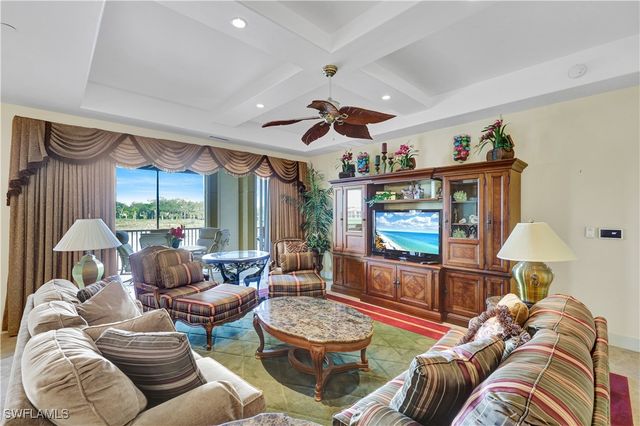 530 Avellino Isles CIR 7-201, Naples, FL 34119