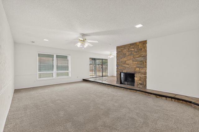 2800 Hedgeway Drive, Arlington, TX 76016