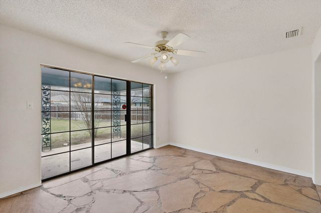 2800 Hedgeway Drive, Arlington, TX 76016