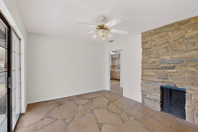 2800 Hedgeway Drive, Arlington, TX 76016