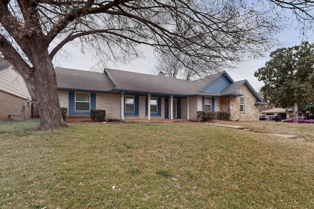 2800 Hedgeway Drive, Arlington, TX 76016