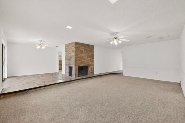 2800 Hedgeway Drive, Arlington, TX 76016