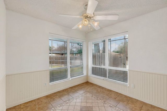 2800 Hedgeway Drive, Arlington, TX 76016