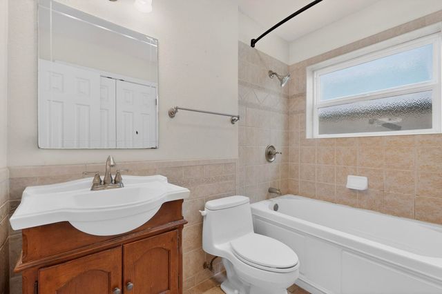 2800 Hedgeway Drive, Arlington, TX 76016