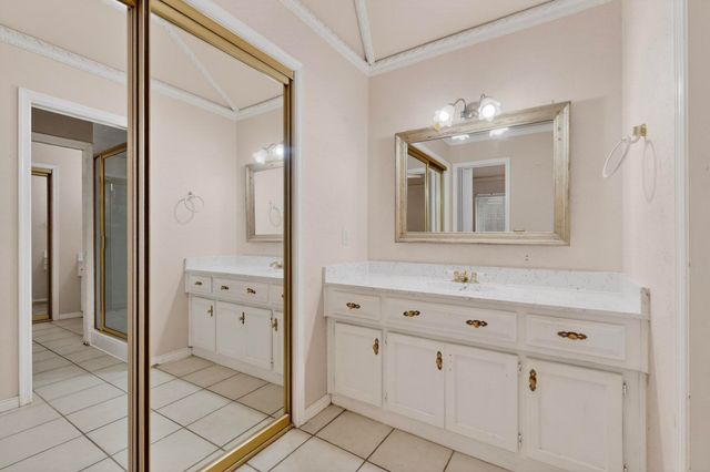 2800 Hedgeway Drive, Arlington, TX 76016