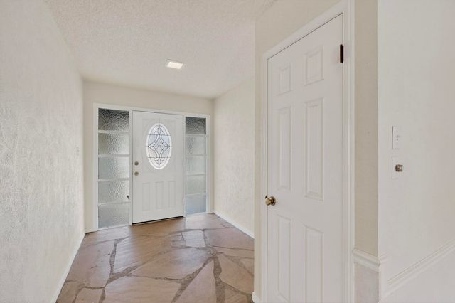 2800 Hedgeway Drive, Arlington, TX 76016