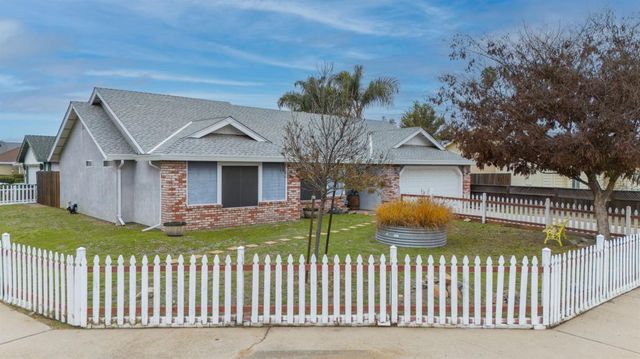 2375 Oxford Ave, Turlock, CA 95382