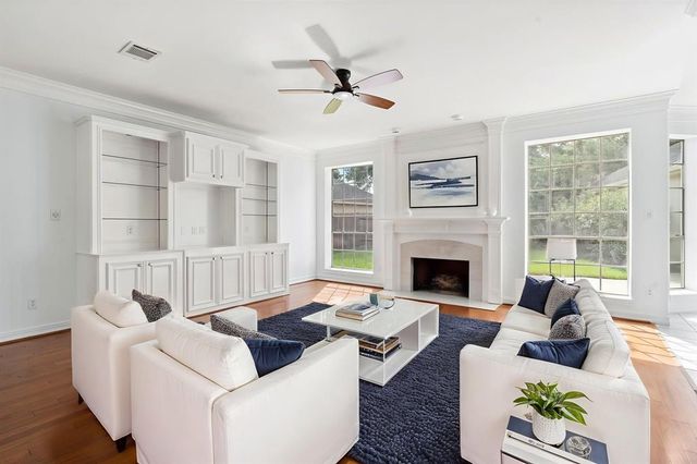 4919 Glen Hollow Street, Sugar Land, TX 77479
