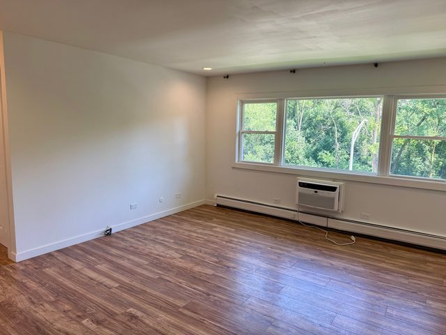 255 E Oak Street 10, Addison, IL 60101