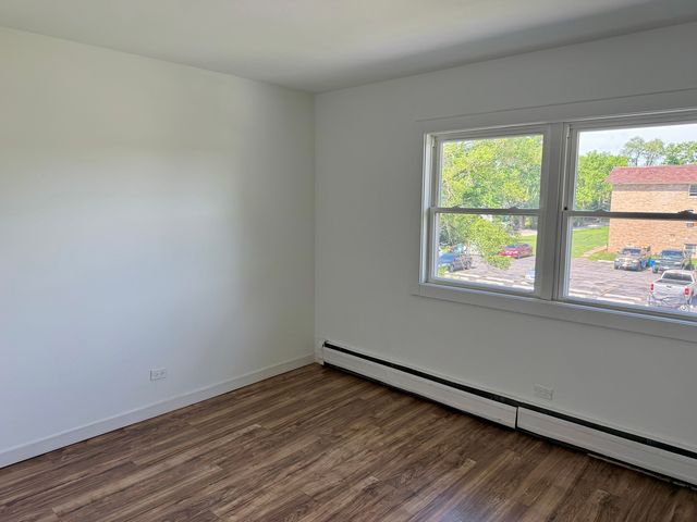 255 E Oak Street 10, Addison, IL 60101