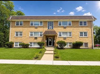 255 E Oak Street 10, Addison, IL 60101