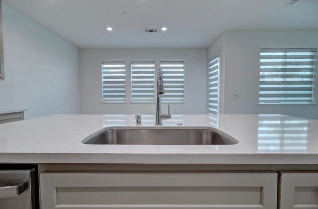 1363 S Shields Ave, Mountain House, CA 95391