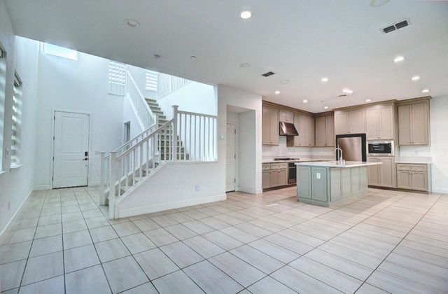 1363 S Shields Ave, Mountain House, CA 95391