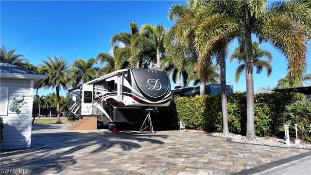 5736 Brightwood DR, Fort Myers, FL 33905