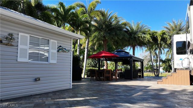5736 Brightwood DR, Fort Myers, FL 33905