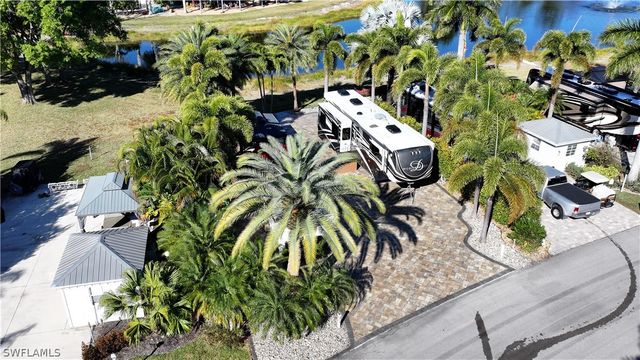 5736 Brightwood DR, Fort Myers, FL 33905