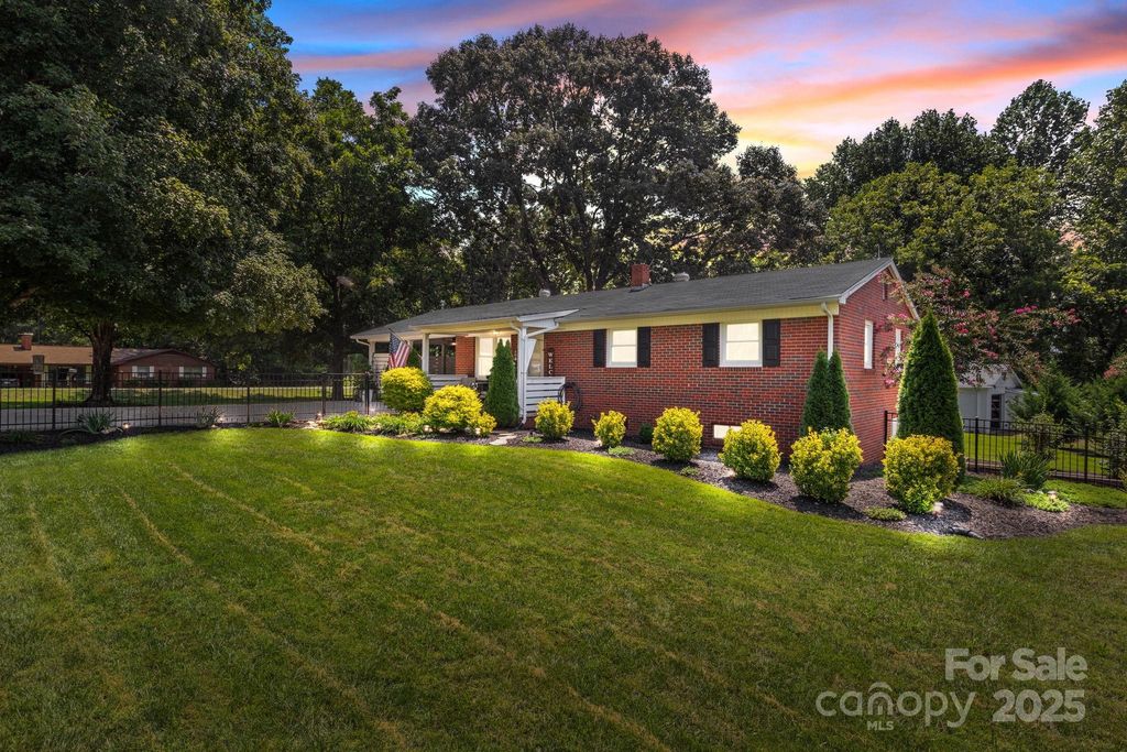 103 Fairdale Road, Statesville, NC 28625