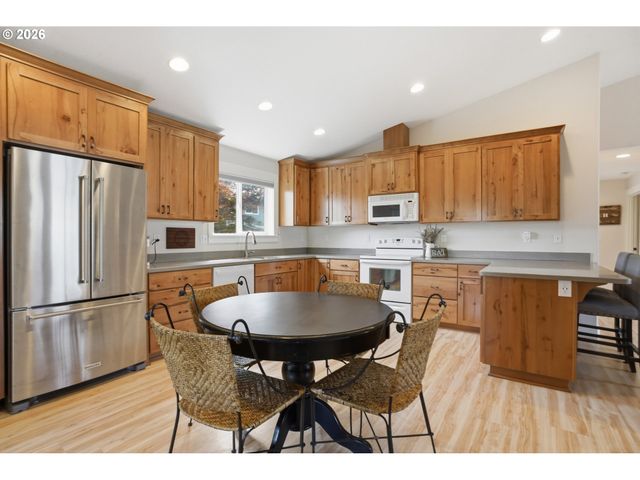 1343 Ne Sunrise Ln, Hillsboro, OR 97124