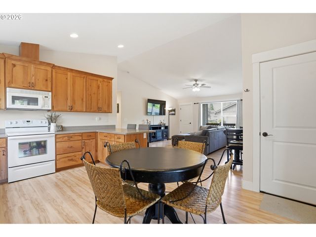 1343 Ne Sunrise Ln, Hillsboro, OR 97124