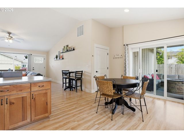 1343 Ne Sunrise Ln, Hillsboro, OR 97124