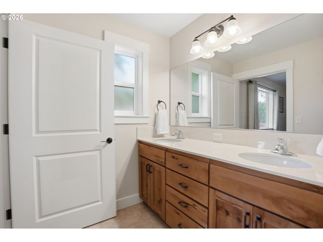 1343 Ne Sunrise Ln, Hillsboro, OR 97124