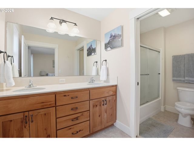 1343 Ne Sunrise Ln, Hillsboro, OR 97124