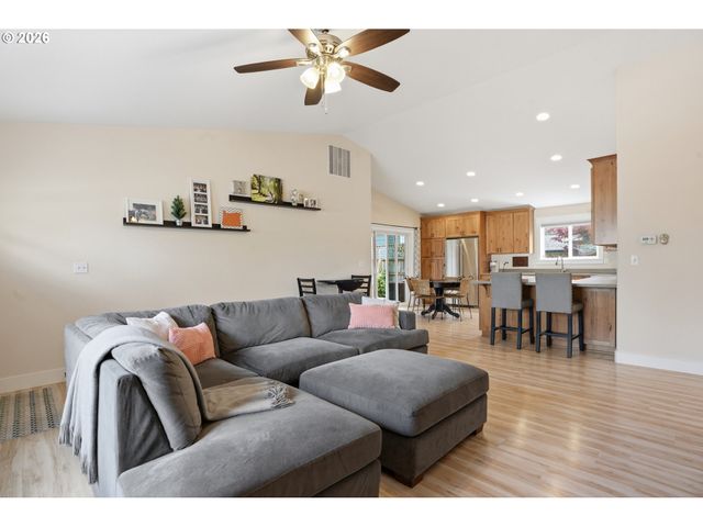 1343 Ne Sunrise Ln, Hillsboro, OR 97124